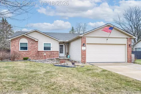 6047 Hearthside Pl, Grand Blanc, MI 48439