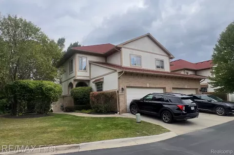 5998 Bella Vista Dr, West Bloomfield, MI 48322