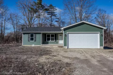 1047 39th St, Port Huron, MI 48060