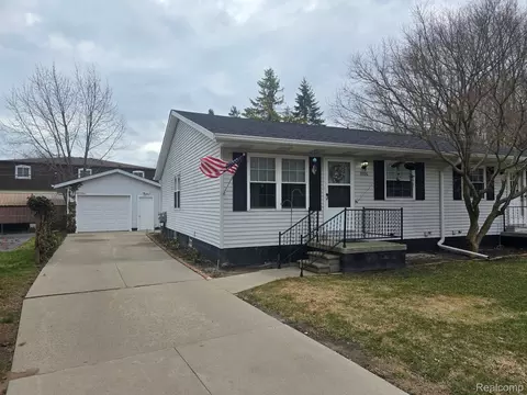 3506 Holland Park Ln, Port Huron, MI 48060