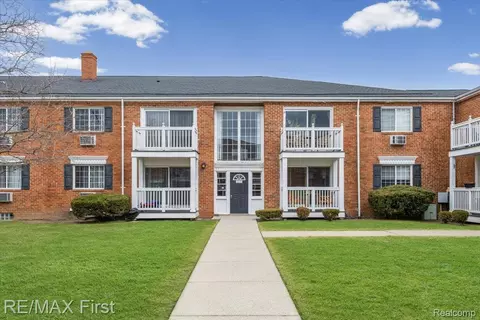 2405 Torquay Ave #206, Royal Oak, MI 48073