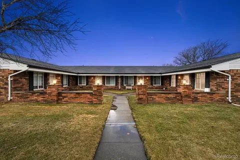 32622 Valley Dr, Warren, MI 48093