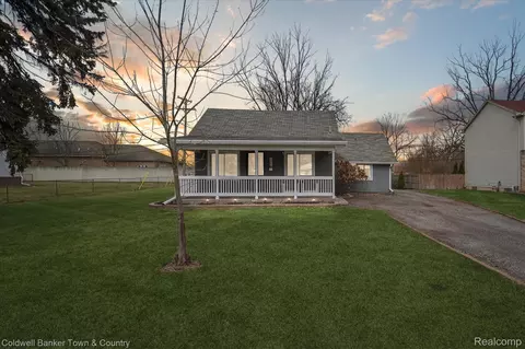 29204 Bretton St, Livonia, MI 48152