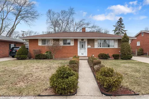 9001 Shannon Dr, Sterling Heights, MI 48314