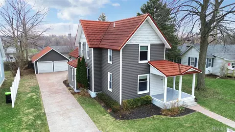 404 N Adelaide St, Fenton, MI 48430