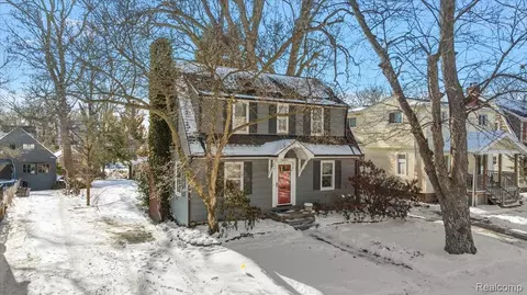 34915 Chestnut St, Wayne, MI 48184