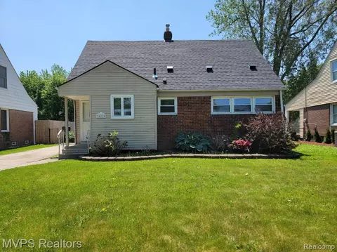 20220 Lancaster St, Harper Woods, MI 48225