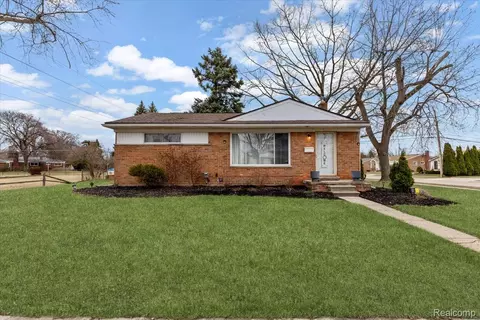 31418 Reid Dr, Warren, MI 48092
