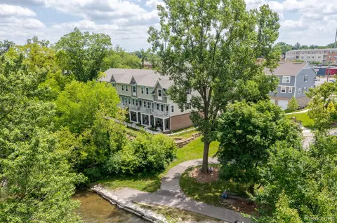 3317 Parkways Blvd, Auburn Hills, MI 48326