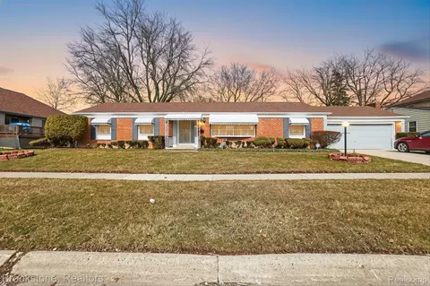 3228 Wolcott St, Flint, MI 48504