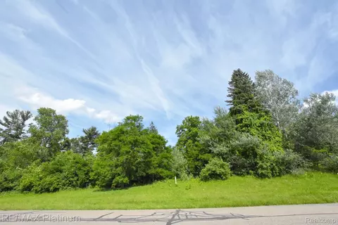 35 Shannon Glen Dr, Tyrone, MI 48430