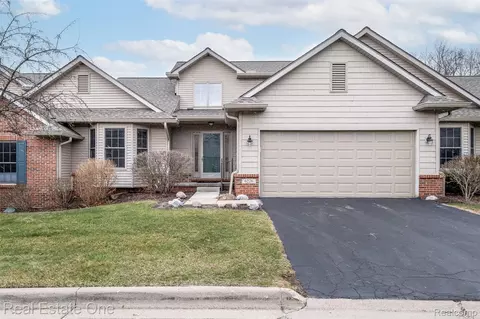 6228 Northridge Hills Dr, Brighton, MI 48116