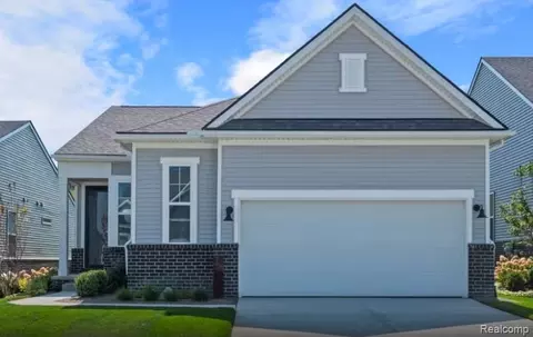 4125 Dogwood Dr, Milford, MI 48381