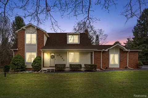 3555 W Drahner Rd, Oxford, MI 48371