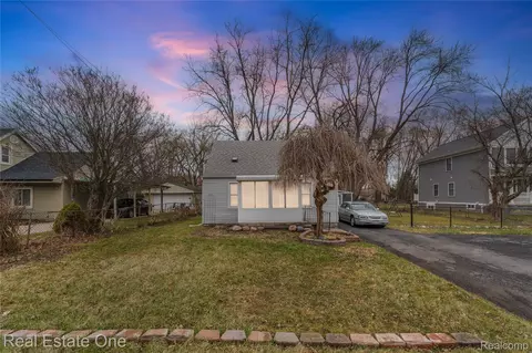 26170 Wick Rd, Taylor, MI 48180