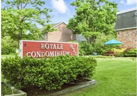 810 Holland Ave #2, Port Huron, MI 48060