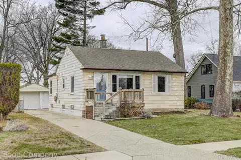 29329 Tawas St, Madison Heights, MI 48071