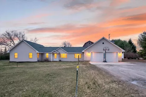 12760 Roepke Rd, Lyndon, MI 48137