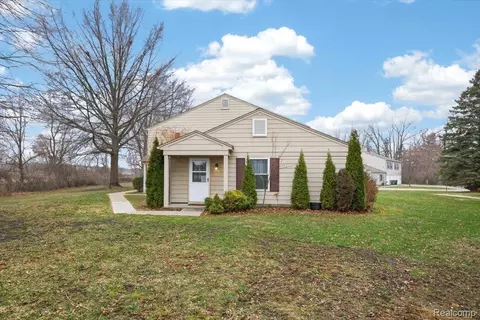 3121 Sunnyside Ct, Orion, MI 48360