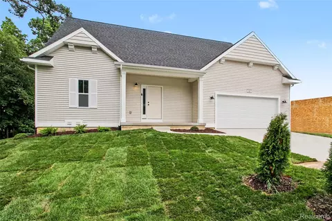 366 Dorchester Dr, Howell, MI 48855