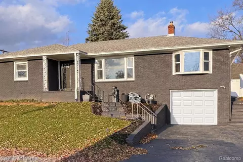 26980 James Ave, Flat Rock, MI 48134