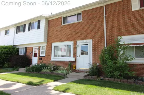 20165 Merle Ct, Clinton Township, MI 48035