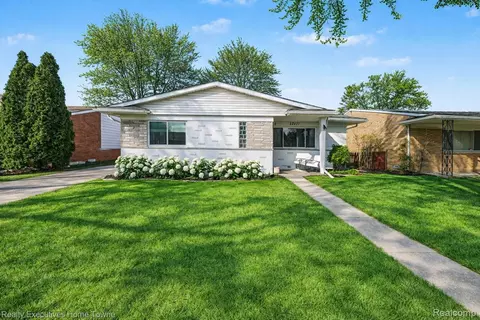 27471 Norma Dr, Warren, MI 48093