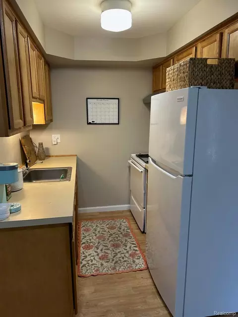 16317 Terrace Dr, Roseville, MI 48066