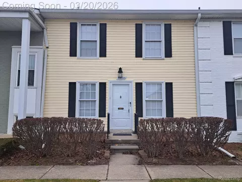 37025 Brynford Dr, Clinton Township, MI 48036