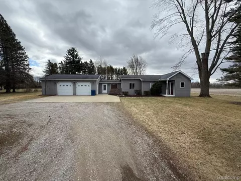958 N Cass Ave, Vassar, MI 48768