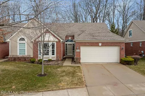 40548 Lenox Park Dr, Novi, MI 48377