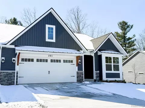 295 Canyon Creek Ct #29, Marion, MI 48843