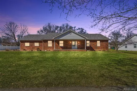 2363 Willowdale Dr, Burton, MI 48509
