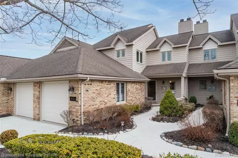 18314 Blue Heron Dr W #103, Northville, MI 48168