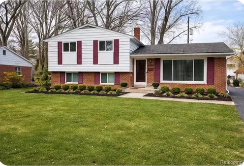 20340 Briarwood Ct, Southfield, MI 48076