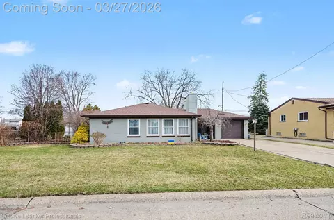 22445 Wildwood St, Saint Clair Shores, MI 48081