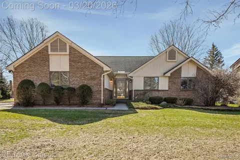 45105 Dunbarton Dr, Novi, MI 48375