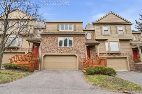 4165 Breckenridge Dr, West Bloomfield, MI 48322