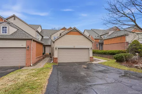 3106 Bay Front Ct, Waterford, MI 48328