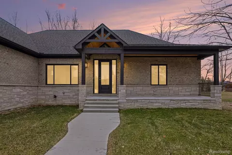 55390 Jewell Rd, Shelby Township, MI 48315