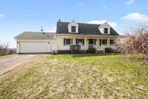 8806 Bergin Rd, Howell, MI 48843