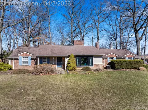 5816 Darbwood Ln, West Bloomfield, MI 48324