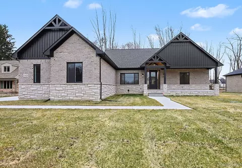 55420 Jewell Rd, Shelby Township, MI 48315