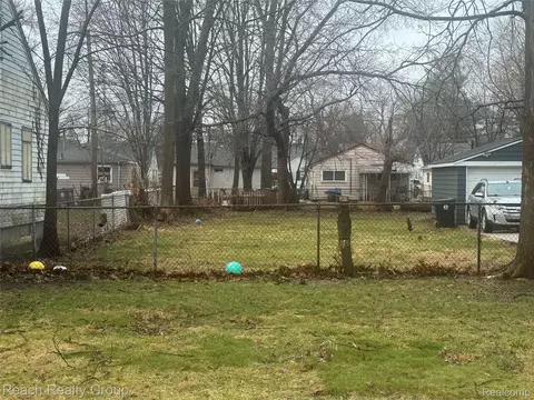 15933 Dalby, Redford, MI 48239