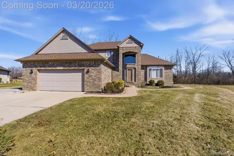 35950 Tamarack Ct, New Baltimore, MI 48047