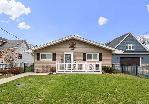 2330 Allen Rd, Brandon, MI 48462