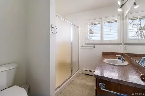Bath - 632 Dorbert Dr, Waterloo, MI 49259 photo 1 of 2