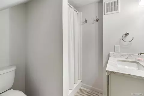 Bath - 632 Dorbert Dr, Waterloo, MI 49259 photo 2 of 2