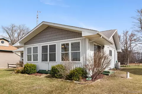 Exterior - 632 Dorbert Dr, Waterloo, MI 49259 photo 7 of 7