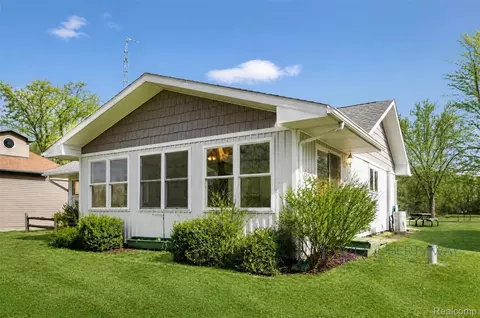 Exterior - 632 Dorbert Dr, Waterloo, MI 49259 photo 2 of 5